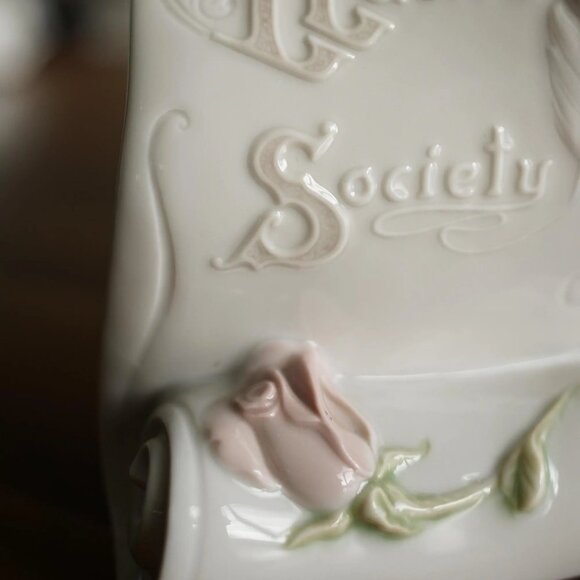 1998 LLADRO SOCIETY GLAZED PORCELAIN "ART BRINGS US TOGETHER" #7677 - Picture 4 of 5